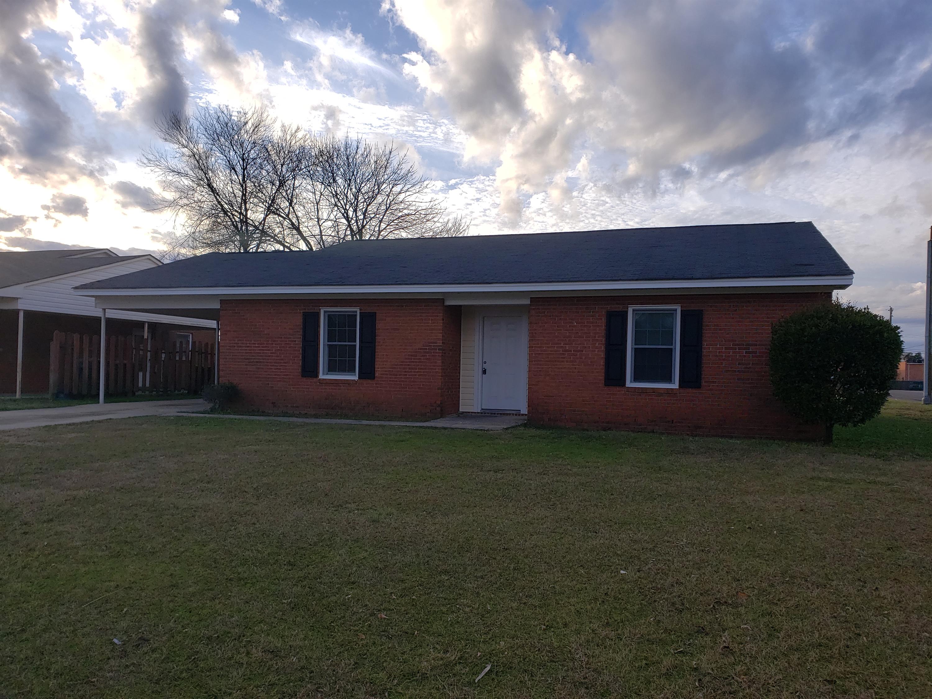 905 Doll St